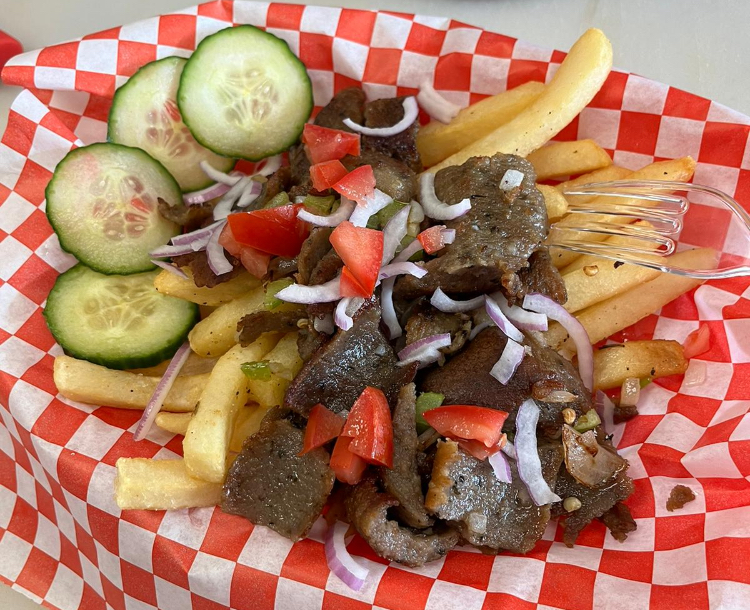Beef gyro basket with fries